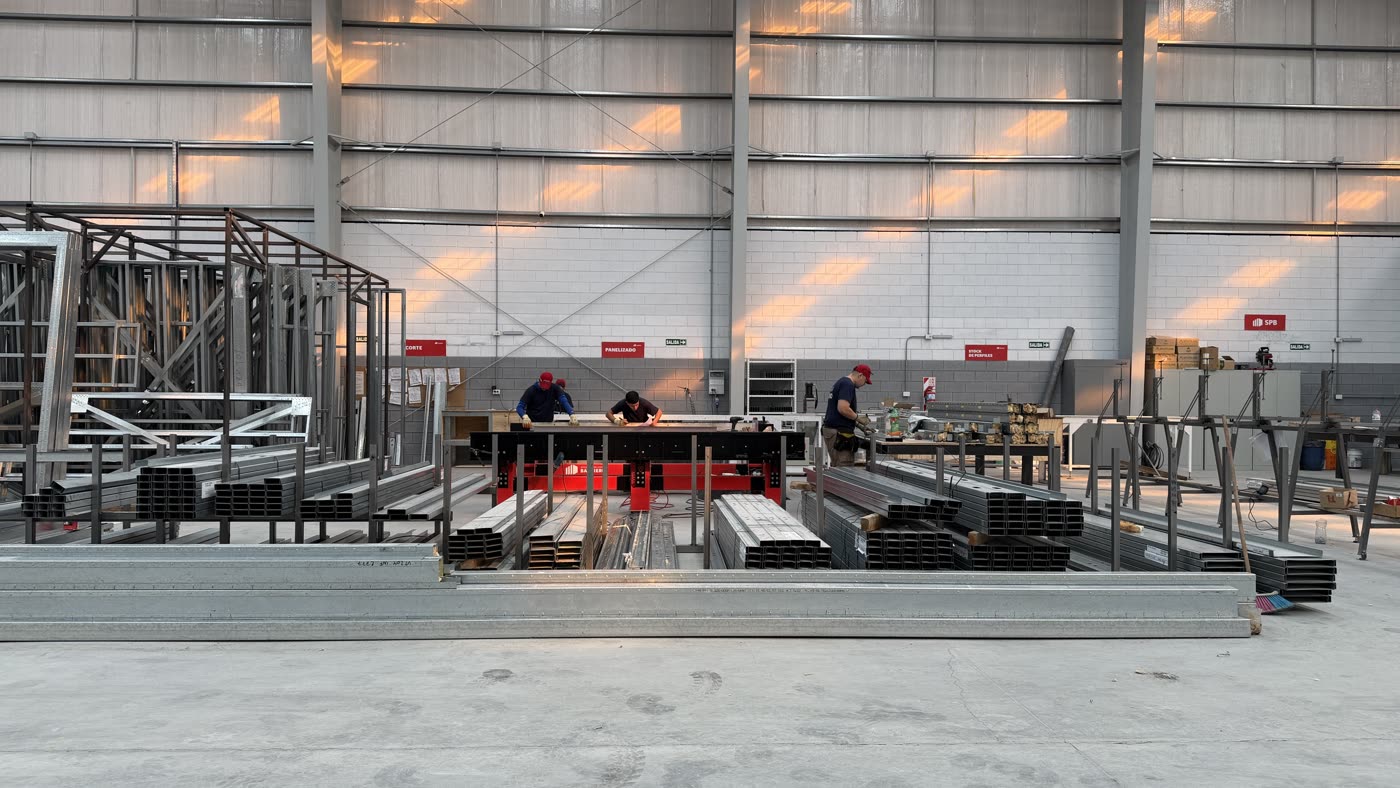 Materiales y perfiles de proveedores listos en planta BITA