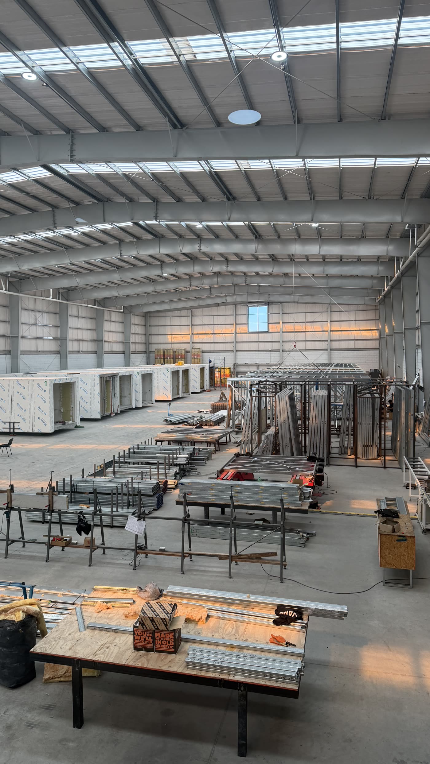 Vista general de la planta de BITA con módulos en producción