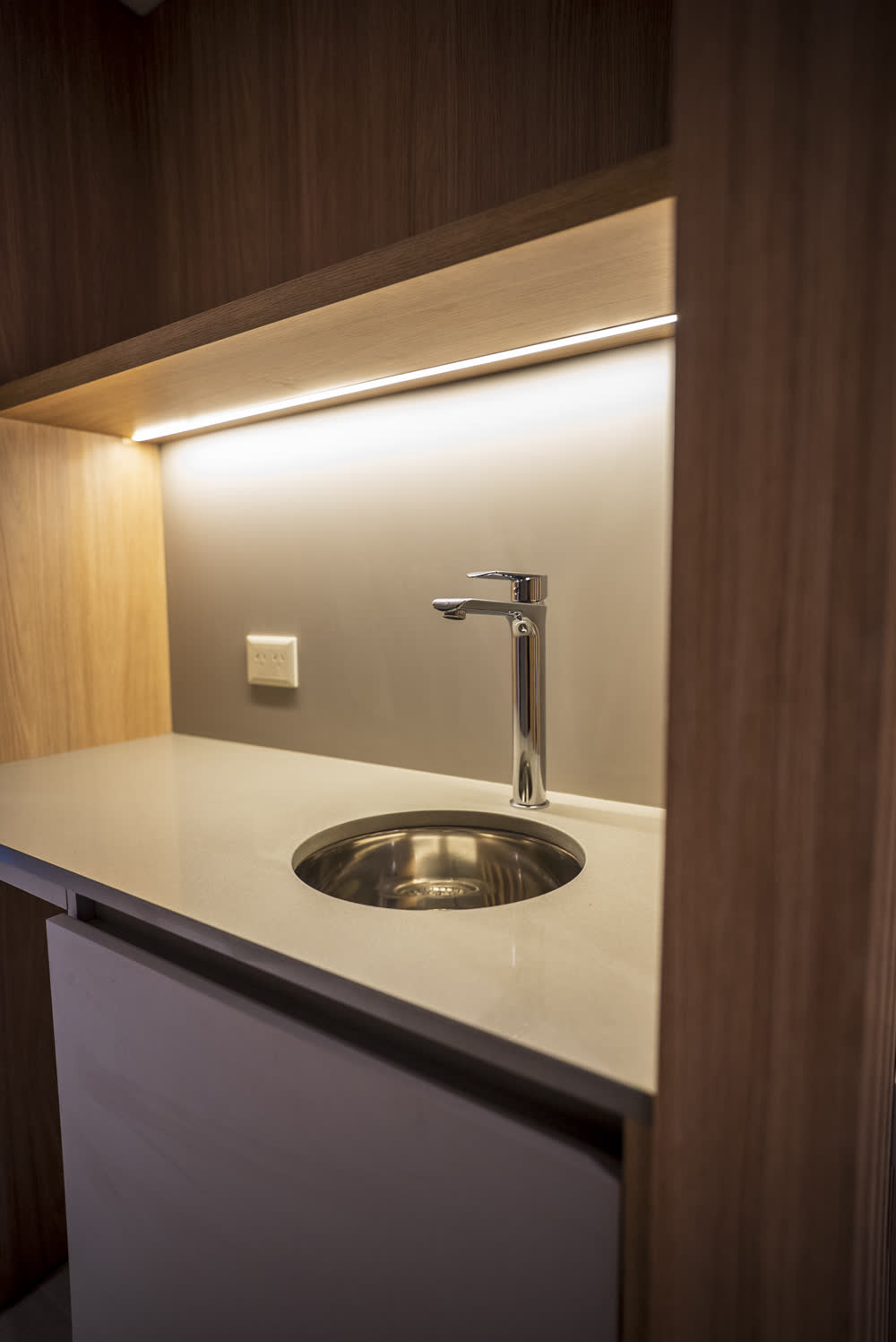 Detalle de bacha y grifería en kitchenette