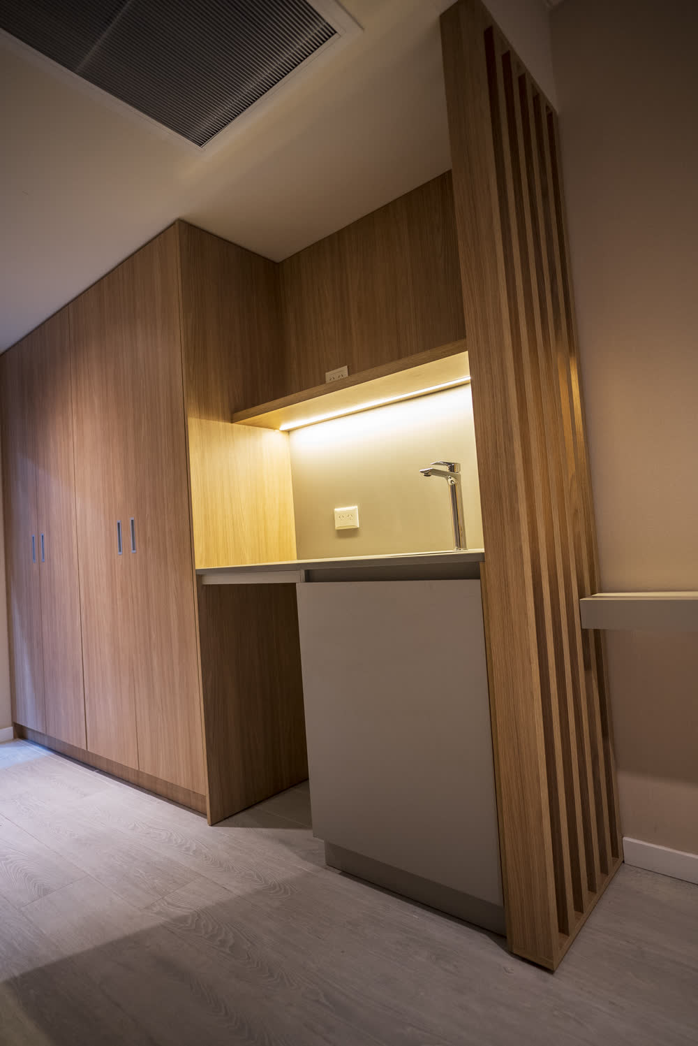 Kitchenette con iluminación integrada